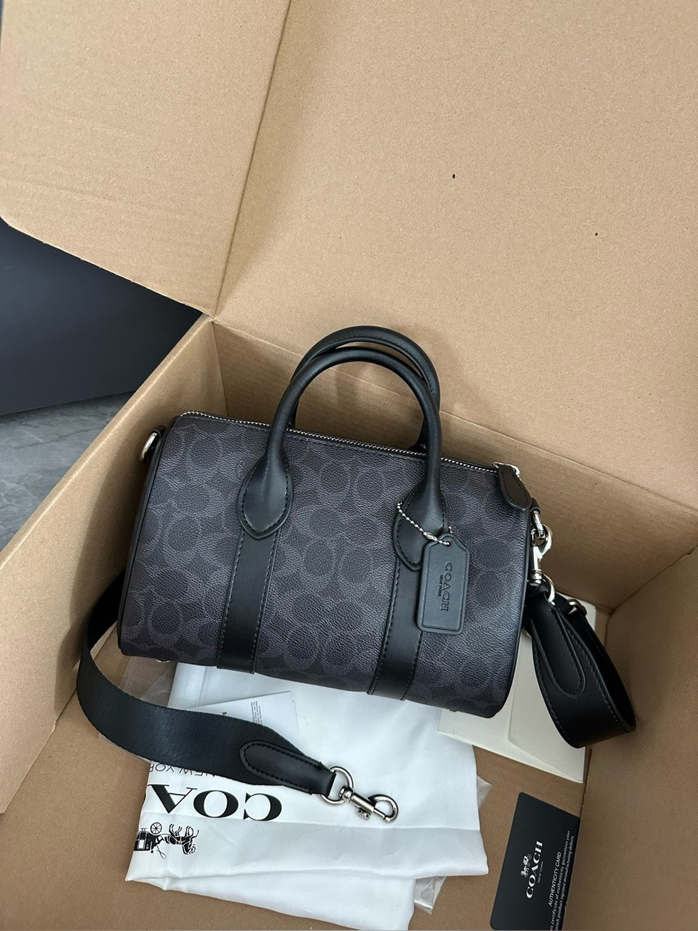 ❤️Coach Men’s Dark Brown/Black Signature Barrel Bag with Removable Strap